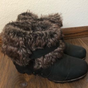 Fur cuff sorel wedges size 9